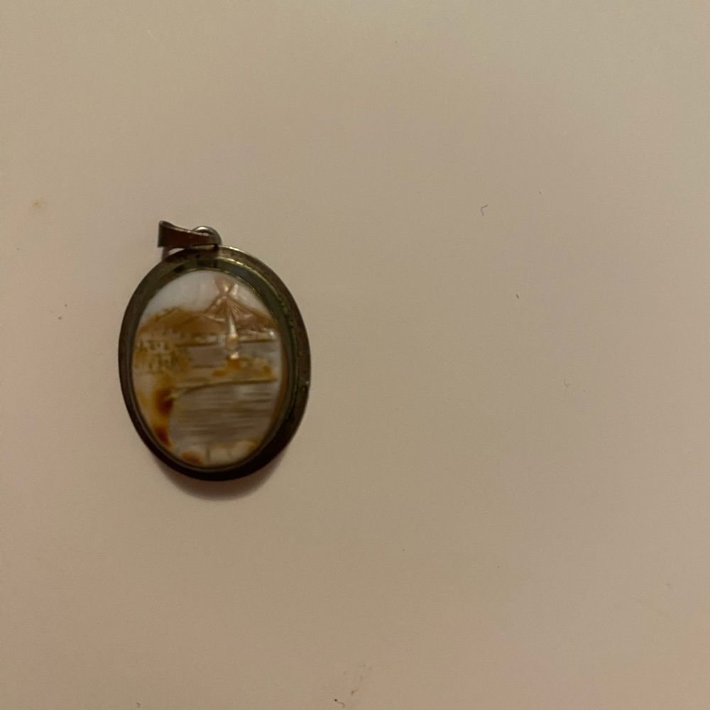 SMALL VINTAGE CARVED SHELL CAMEO PENDANT - Picture 3 of 4